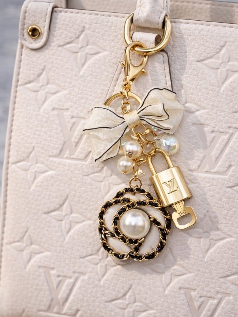 LV Gold Padlock Authentic 🔑 Luxury Bag Charm w/ Unbranded Flower Keychain